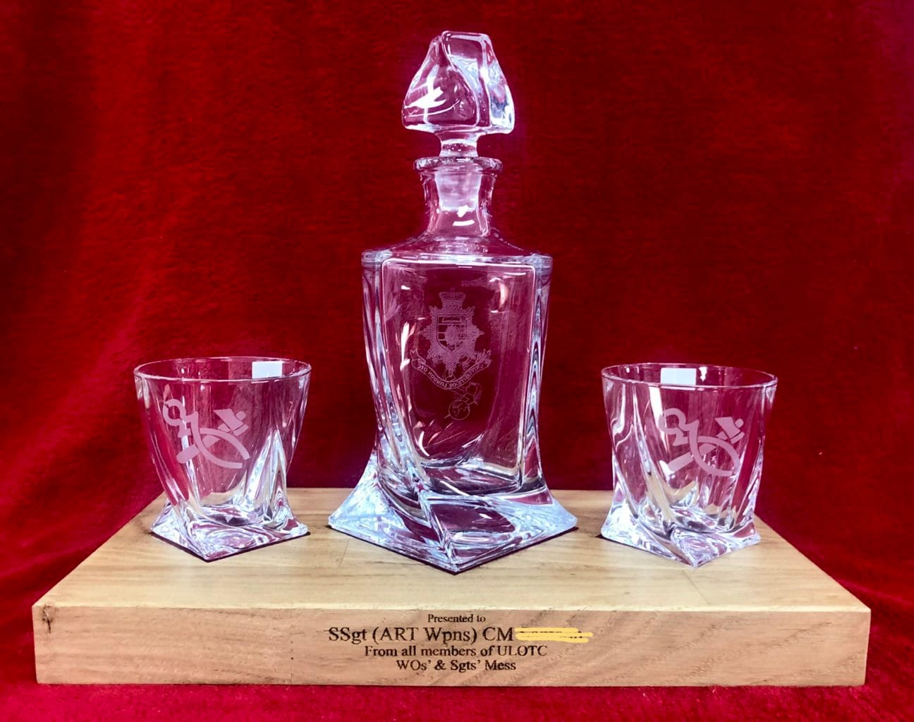 2 Glass 'Twisted' Decanter Set with Oak Tray | Twisted Decanter Set - Image 3