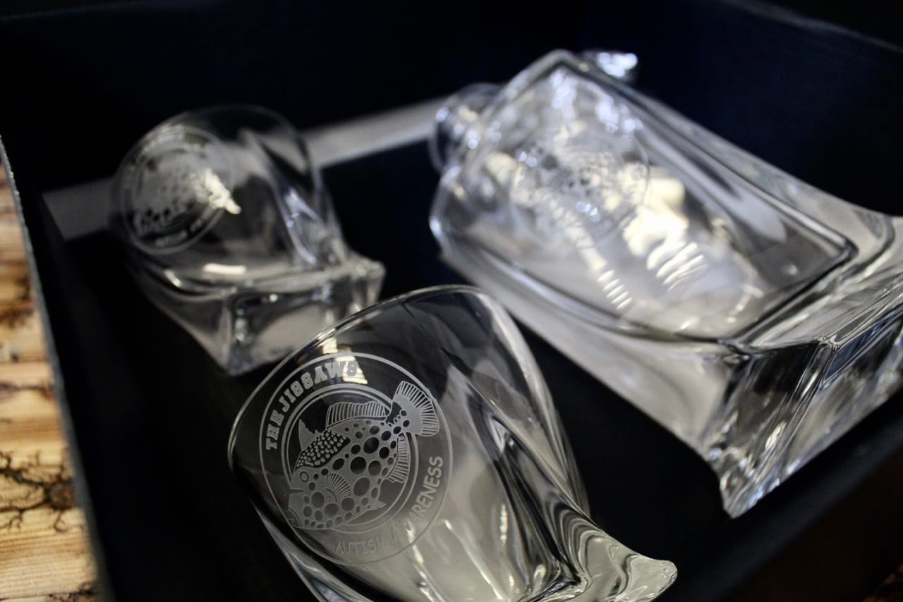 2 Glass 'Twisted' Decanter Set in Presentation box | Twisted Decanter - Image 4