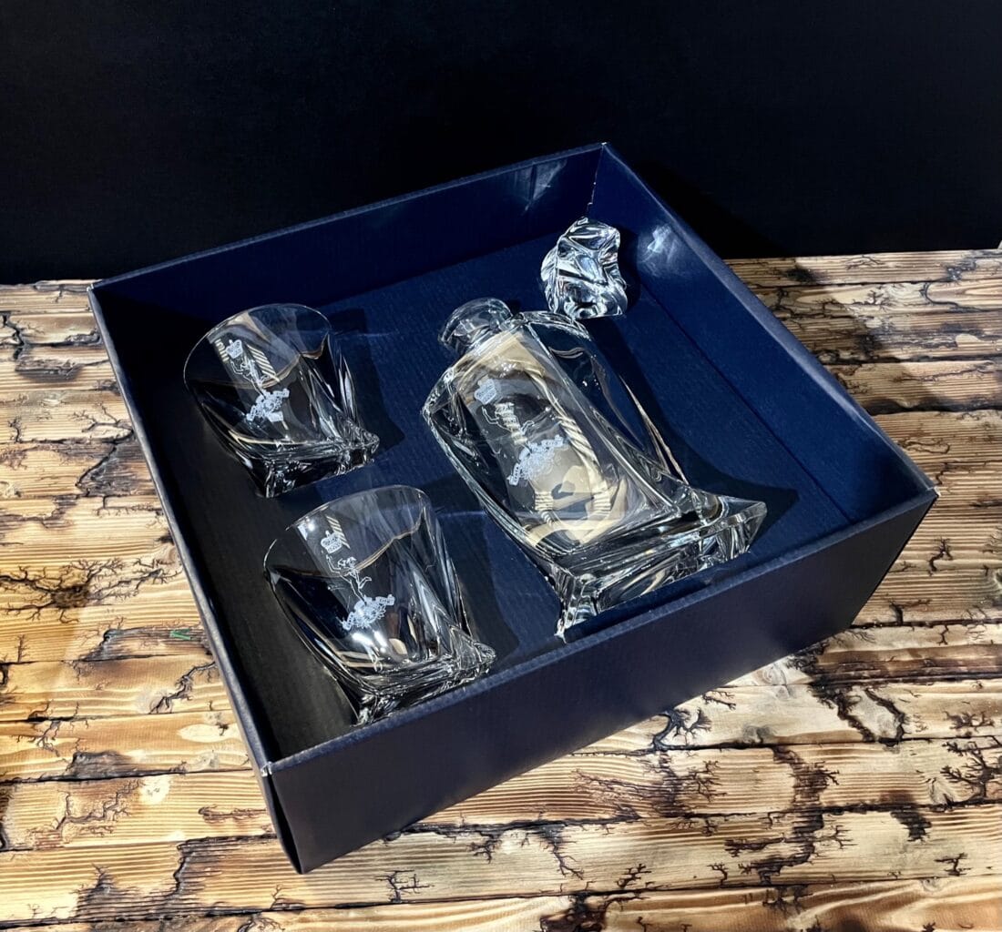 2 Glass 'Twisted' Decanter Set in Presentation box | Twisted Decanter - Image 8