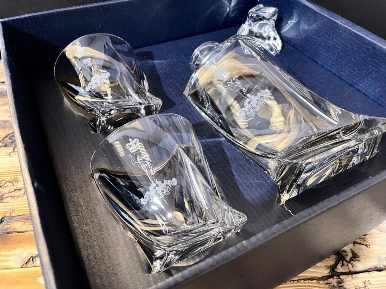 2 Glass 'Twisted' Decanter Set in Presentation box | Twisted Decanter - Image 6