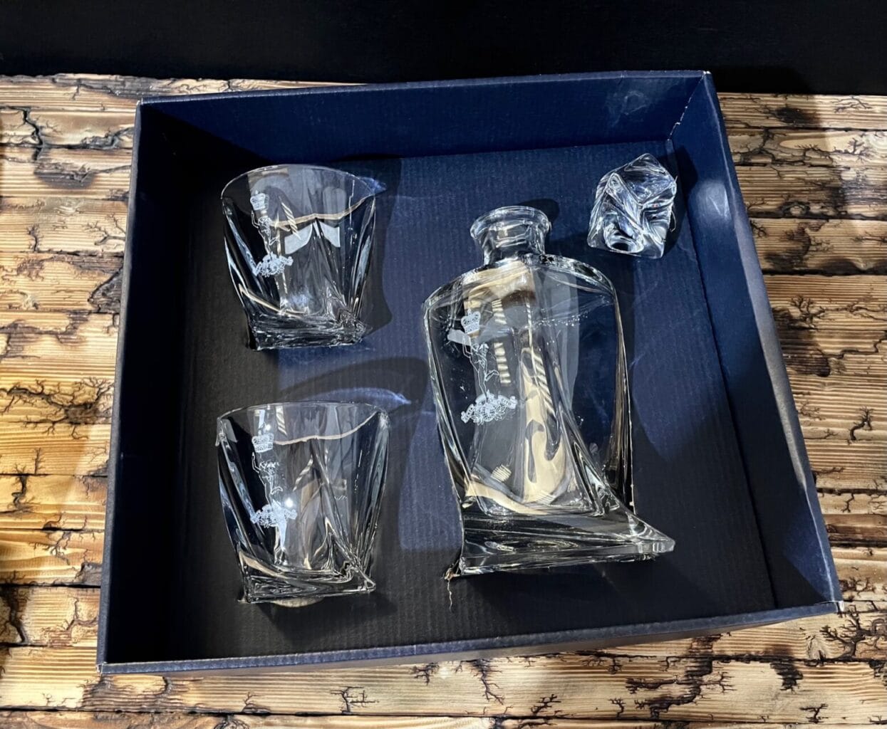 2 Glass 'Twisted' Decanter Set in Presentation box | Twisted Decanter - Image 5