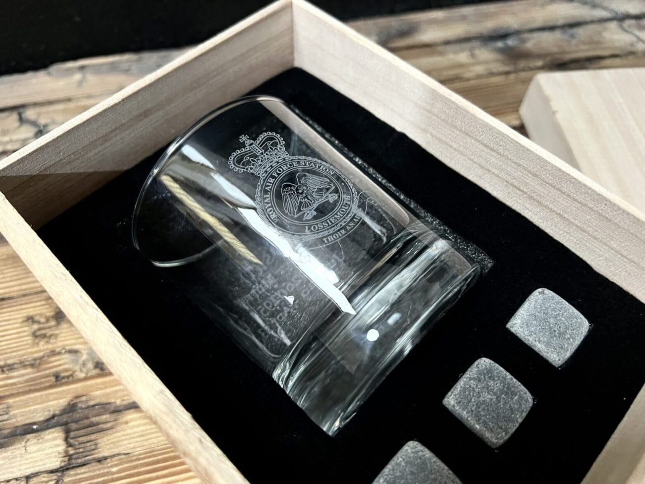 Single Engraved Military Whisky Glass in Wooden Presentation Box - Image 3